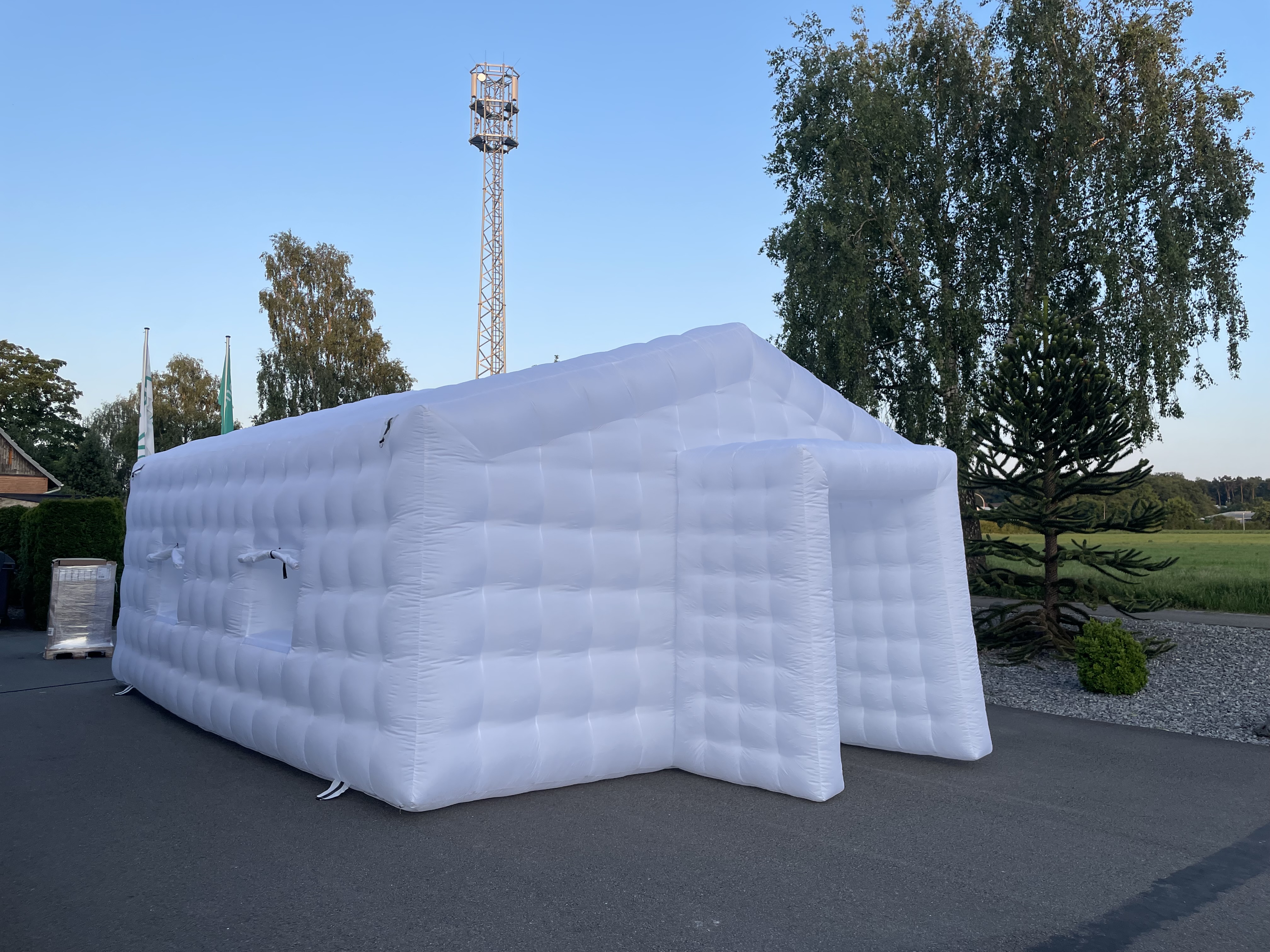 Aufblasbares Festzelt 6x7 mieten
